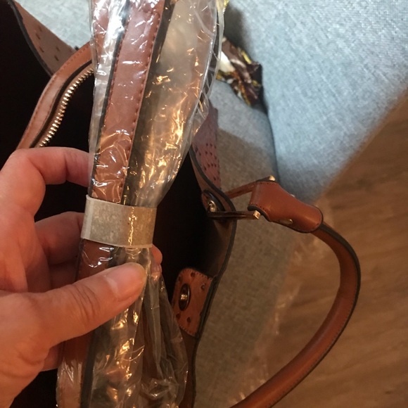 Faux Python Leather Handbag. Brand new! This can be worn casual or dressy! - Picture 10 of 10